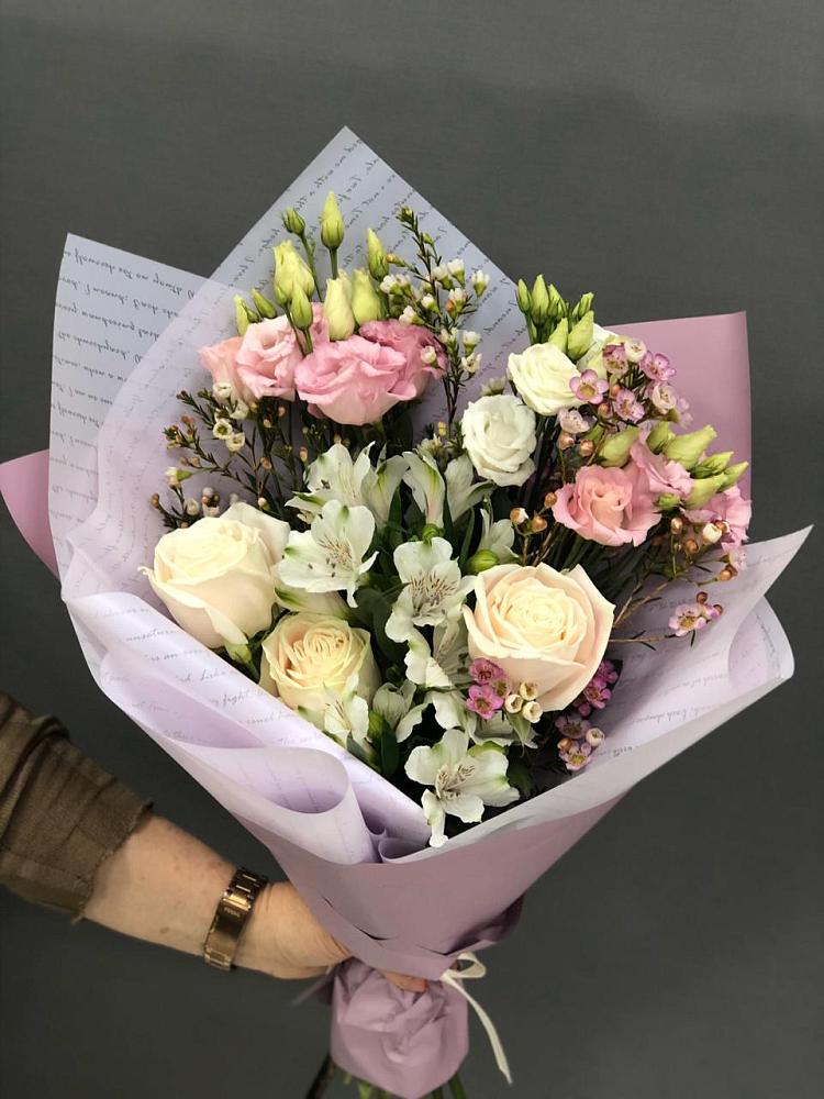 Букет цветов из: Альстромерии, Розы и Лизиантусы в Полбино