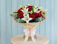 Букет цветов из:  Лилии и Розы в Полбино