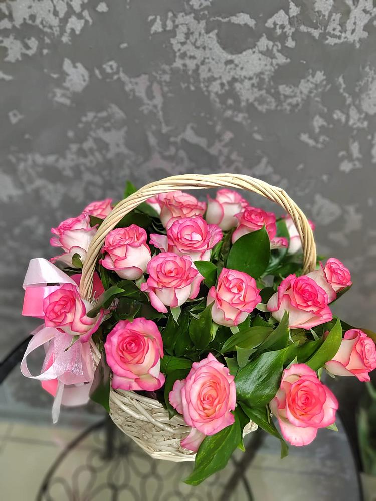 Цветочная композиция из Розы в корзине в Полбино