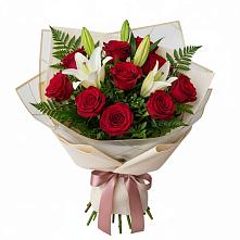Букет цветов из:  Лилии и Розы в Полбино