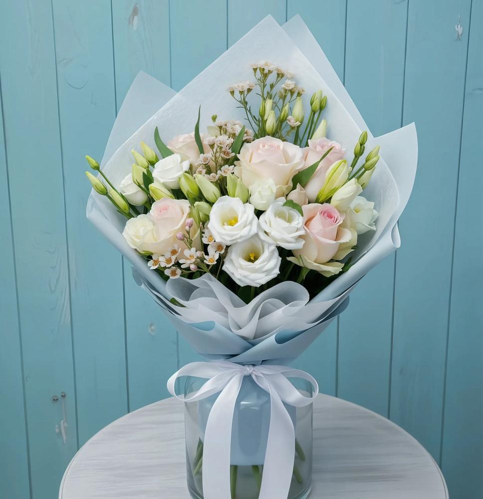 Букет цветов из: Розы и Лизиантусы в Полбино