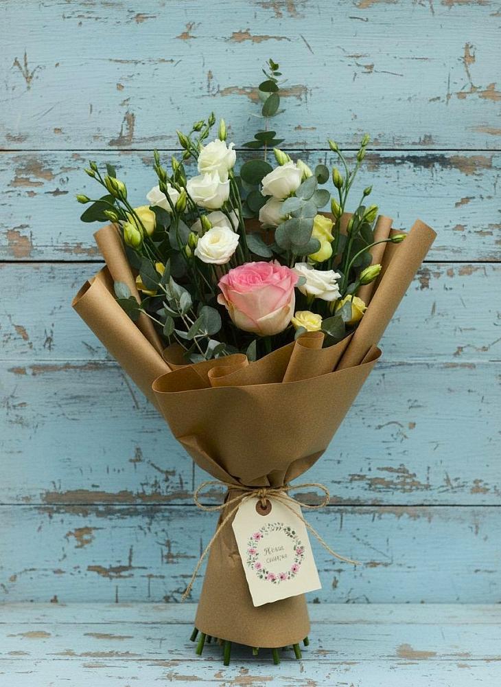 Букет цветов из: Розы и Лизиантусы в Полбино