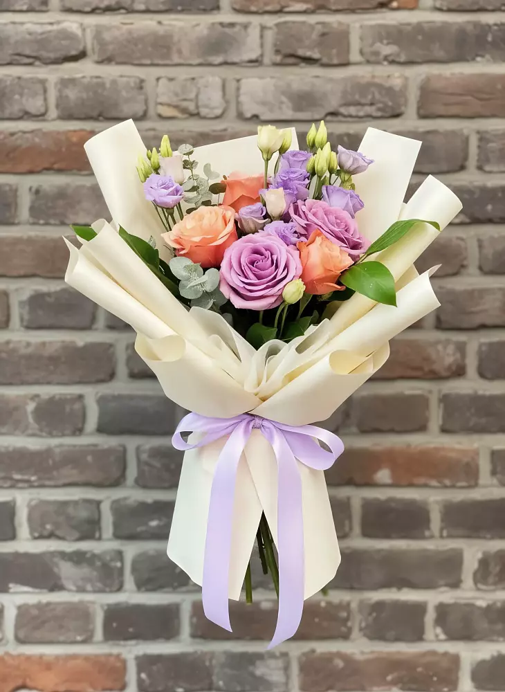 Букет цветов из: Лизиантусы и Розы в Полбино