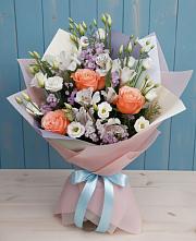 Букет цветов из:  Лизиантусы, Розы, Альстромерии и Гипсофила в Полбино