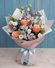 Букет цветов из:  Лизиантусы, Розы, Альстромерии и Гипсофила в Полбино