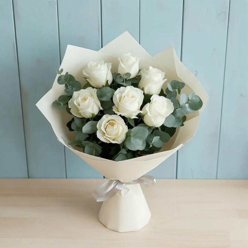 Букет Белые розы в Эвкалипте в Полбино