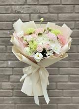 Букет цветов из:  Гвоздики, Розы, Лизиантусы и Хризантемы #REPLACE_PRED# Полбино