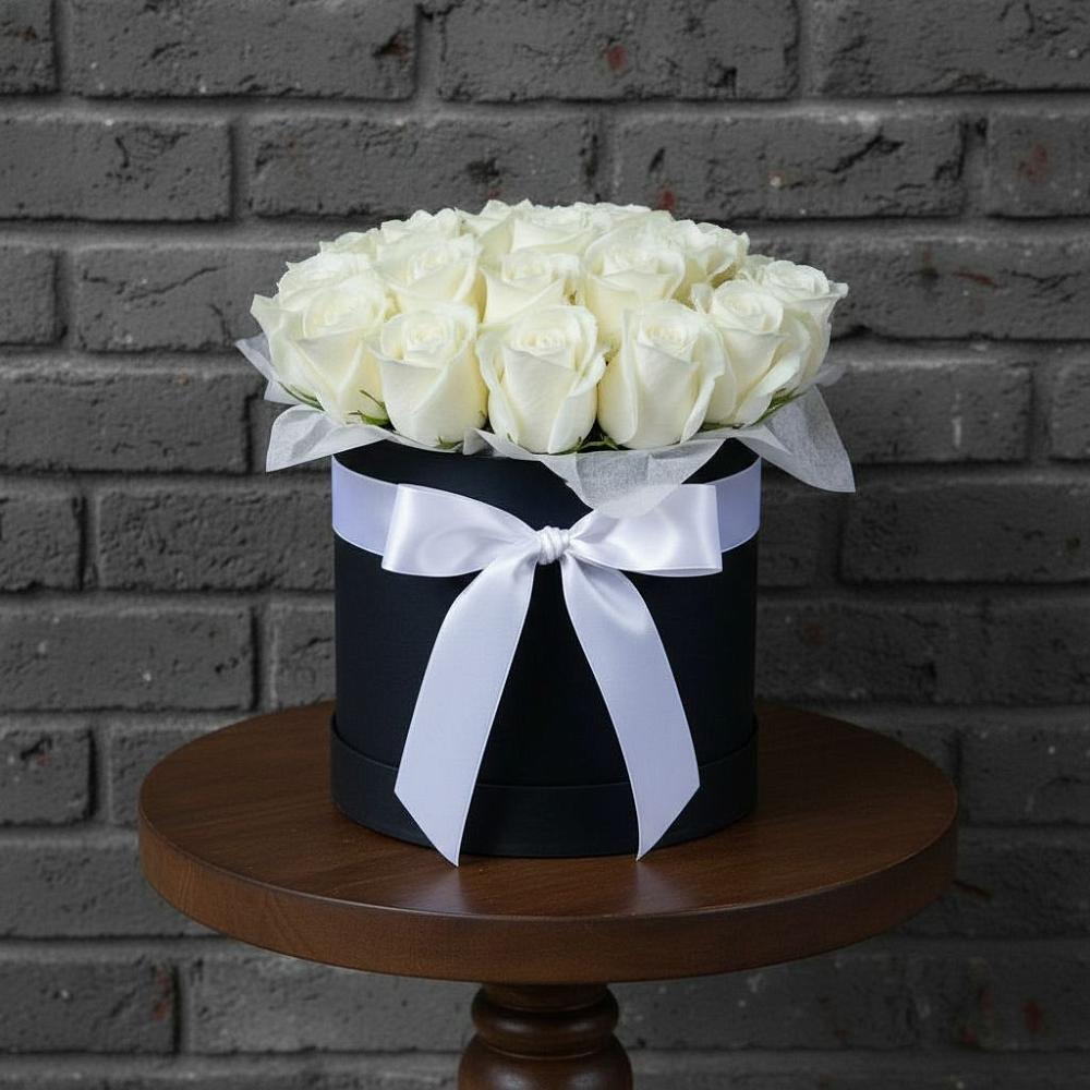 Цветочная композиция из Розы в шляпной коробке в Полбино