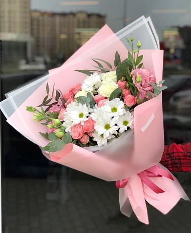 Букет цветов из: Розы, Лизиантусы и Хризантемы в Полбино