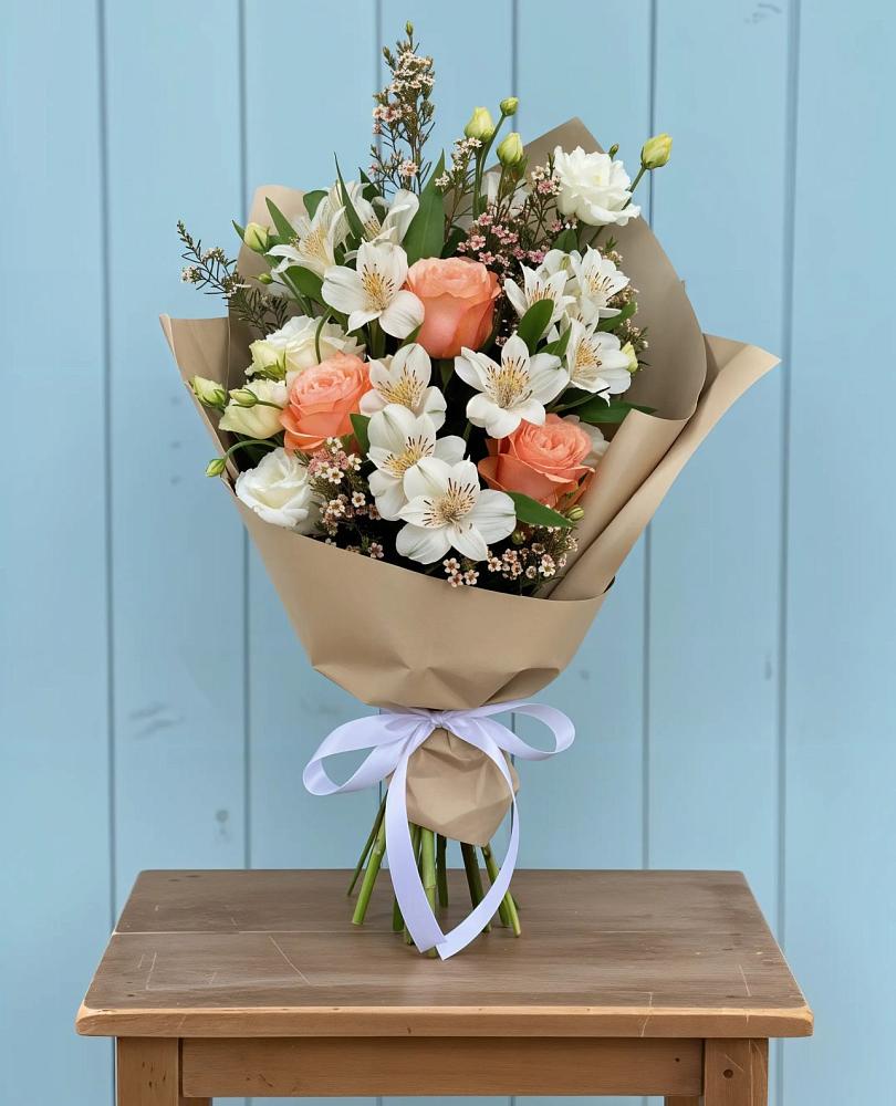 Букет цветов из: Альстромерии, Лизиантусы, Розы и Хризантемы в Полбино