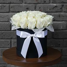 Цветочная композиция из Розы в шляпной коробке в Полбино